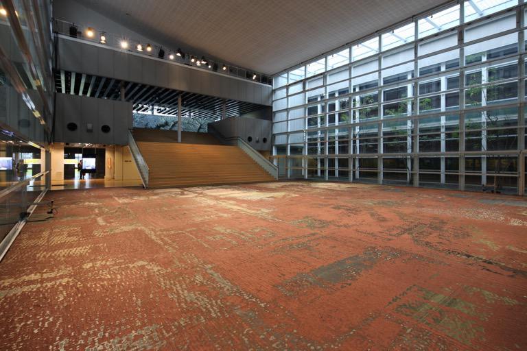 The installation covered the floor with a huge carpet, 2015.
