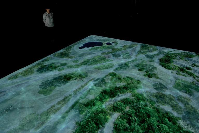 Carpet of Moving Images, Video installation (Studio B), 600×600mm, 2015.
